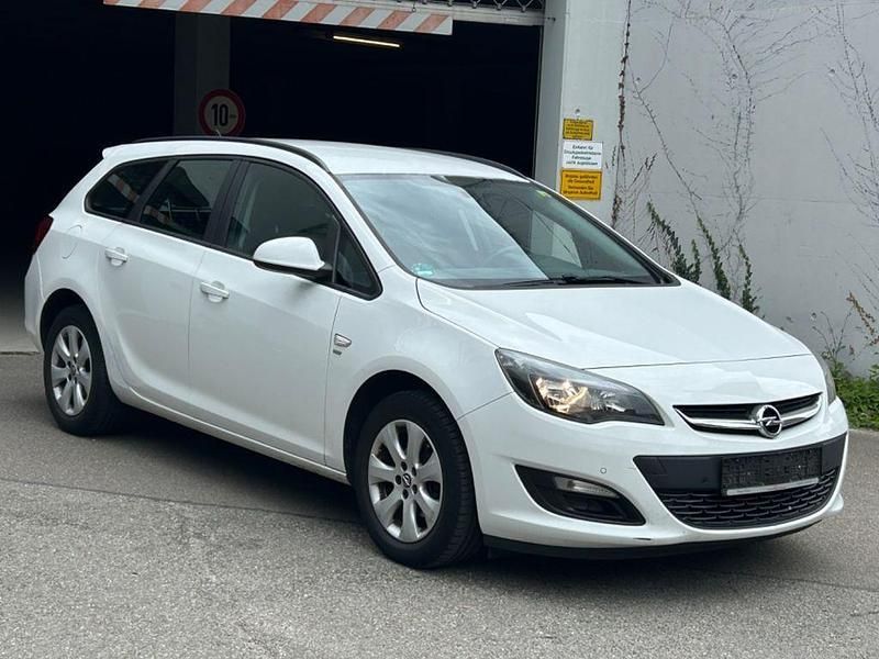 Weiß Gebraucht 2014 Opel Astra Kombi | 3.700 € (Superpreis) - Bild 1/4