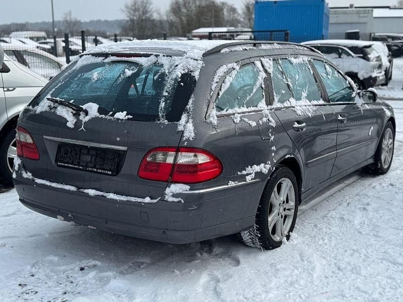 Gebraucht Mercedes E280 Avantgarde 177 PS (130 kW) 2005 Grau Limousine