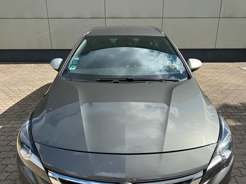 Grau Gebraucht 2017 Opel Astra Kombi | 6.000 € (Guter Preis) - Bild 1/4
