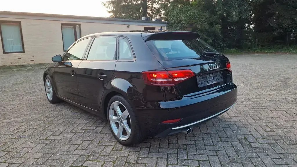 Gebraucht Audi A3 Sport 116 PS (85 kW) 2019 Schwarz Limousine