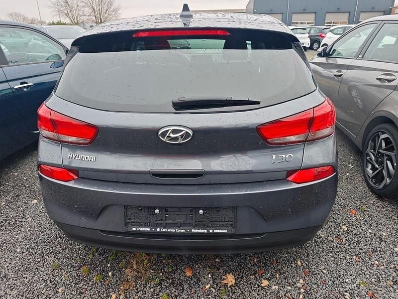 Gebraucht Hyundai i30 Trend 140 PS (102 kW) 2017 Grau Limousine