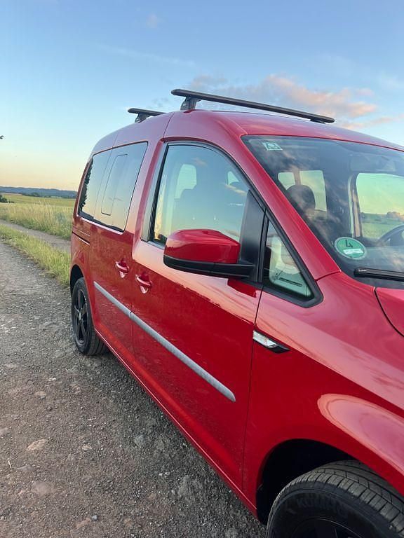 Gebraucht VW Caddy Trendline 150 PS (110 kW) 2018 Rot Van / Kleinbus