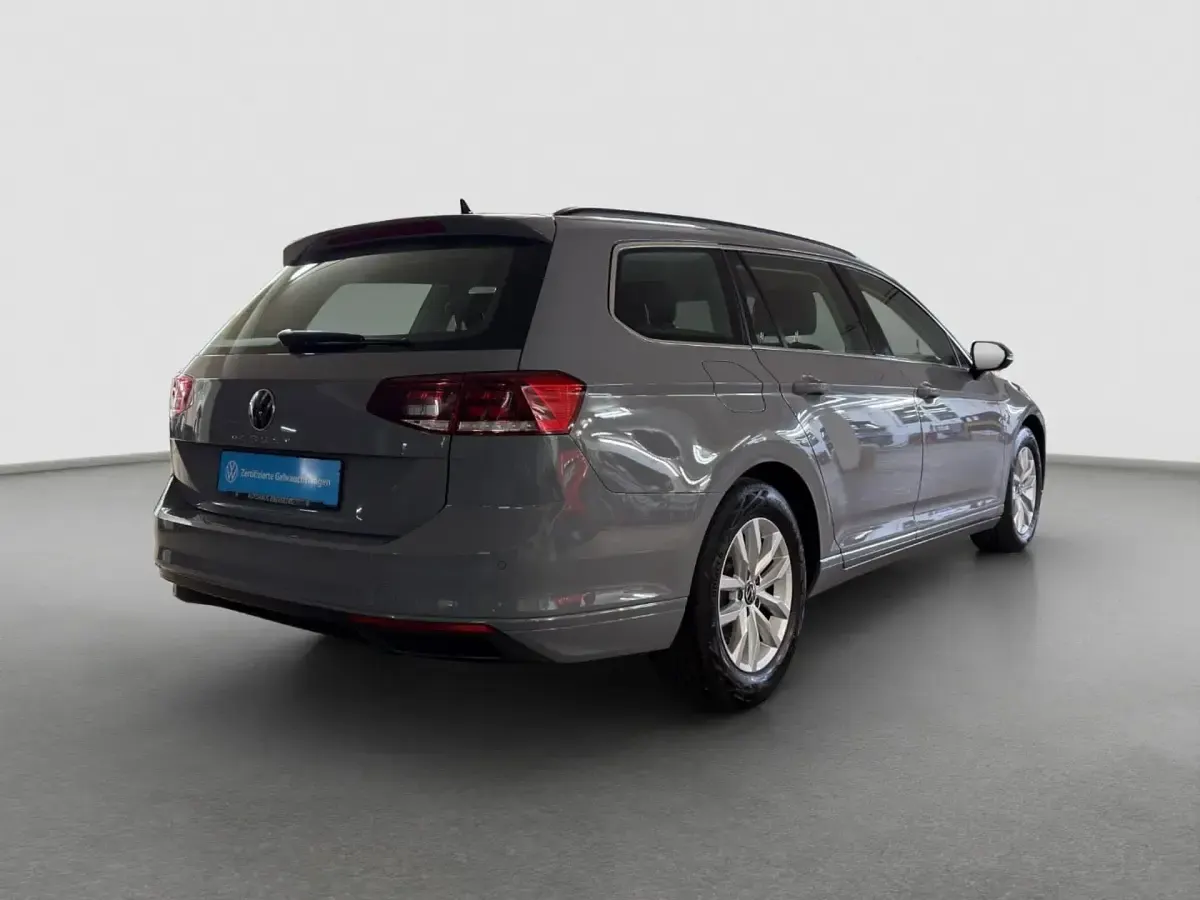 Gebraucht VW Passat Business 150 PS (110 kW) 2023 Grau Kombi