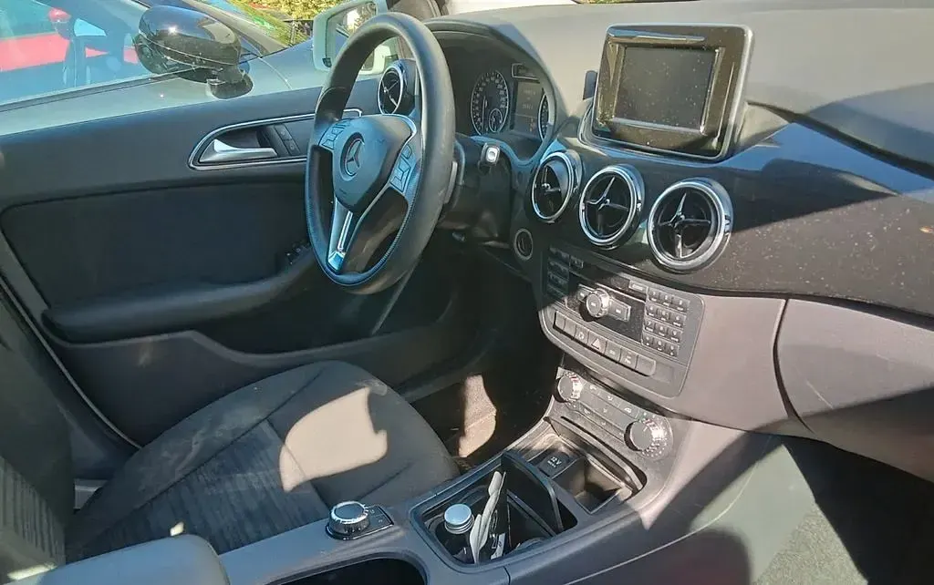 Gebraucht Mercedes B180 122 PS (89 kW) 2014 Weiß Van / Kleinbus