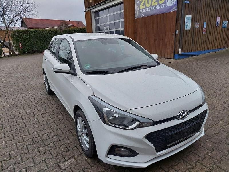 Gebraucht Hyundai i20 Select 84 PS (61 kW) 2020 Weiß Kleinwagen