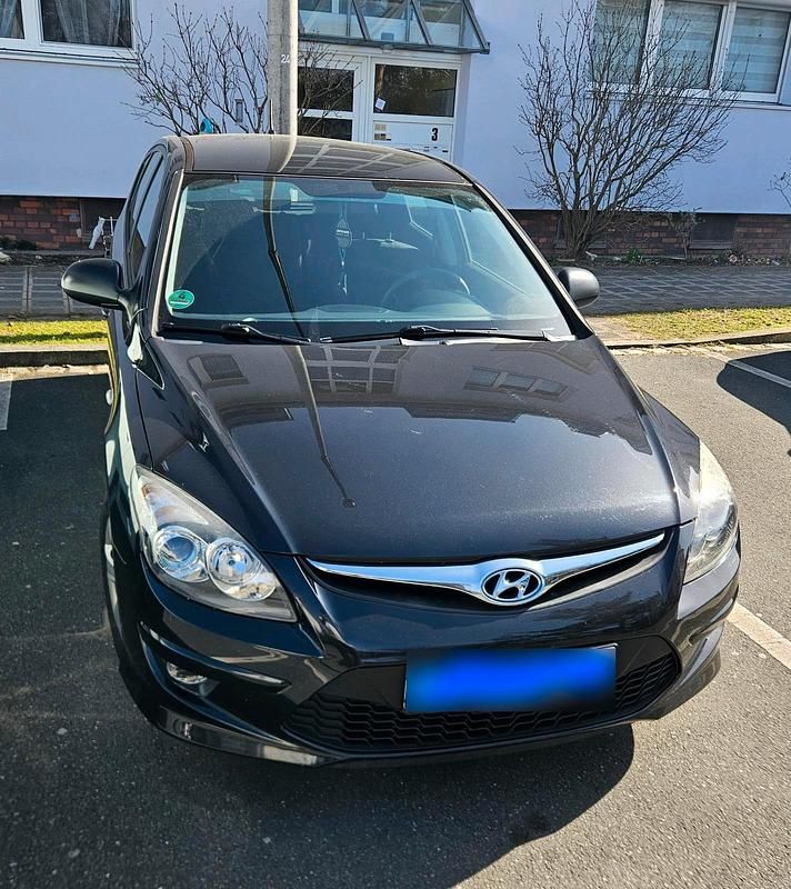 Gebraucht Hyundai i30 110 PS (80 kW) 2010 Schwarz Kleinwagen