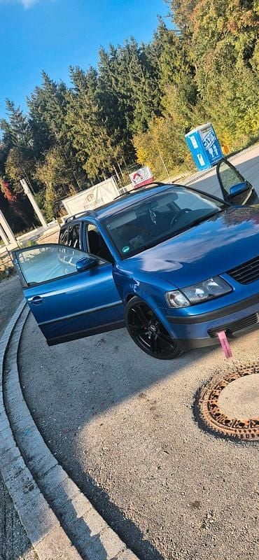 Blau Gebraucht 1999 VW Passat Kombi | 1.200 € (Guter Preis) - Bild 1/4