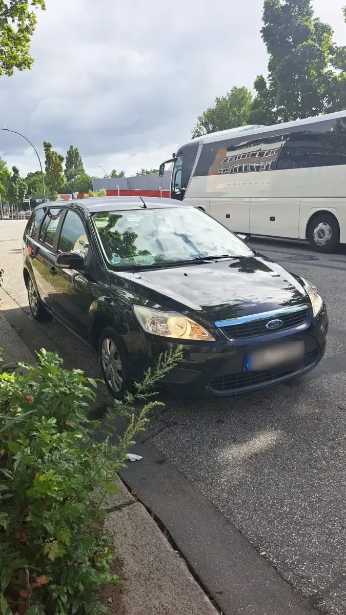 Gebraucht Ford Focus 101 PS (74 kW) 2011 Schwarz Kombi