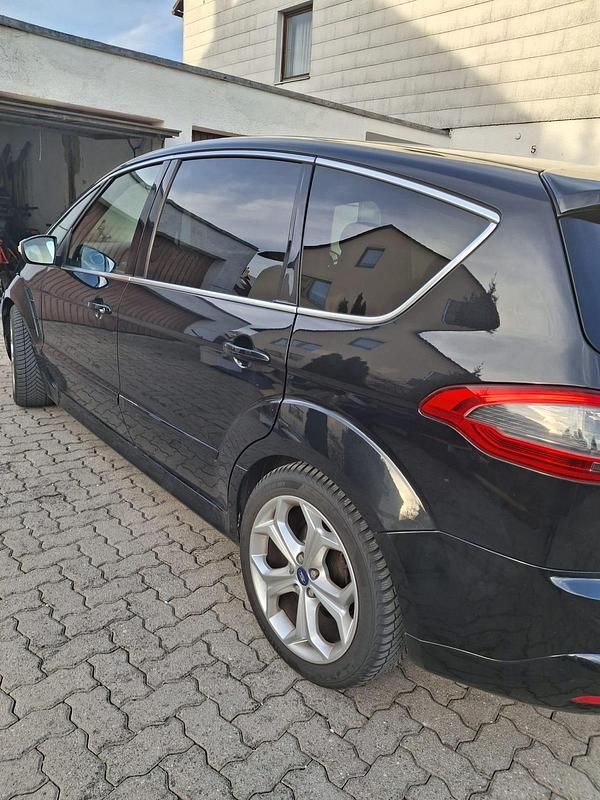 Second-hand Ford S-MAX S 240 CP (176 kW) 2012 Negru Monovolum