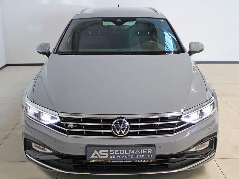 Gebraucht VW Passat Elegance 200 PS (147 kW) 2022 Mondsteingrau Kombi