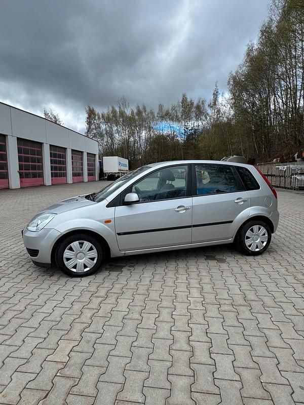 Gebraucht Ford Fiesta 70 PS (51 kW) 2005 Grau Kleinwagen