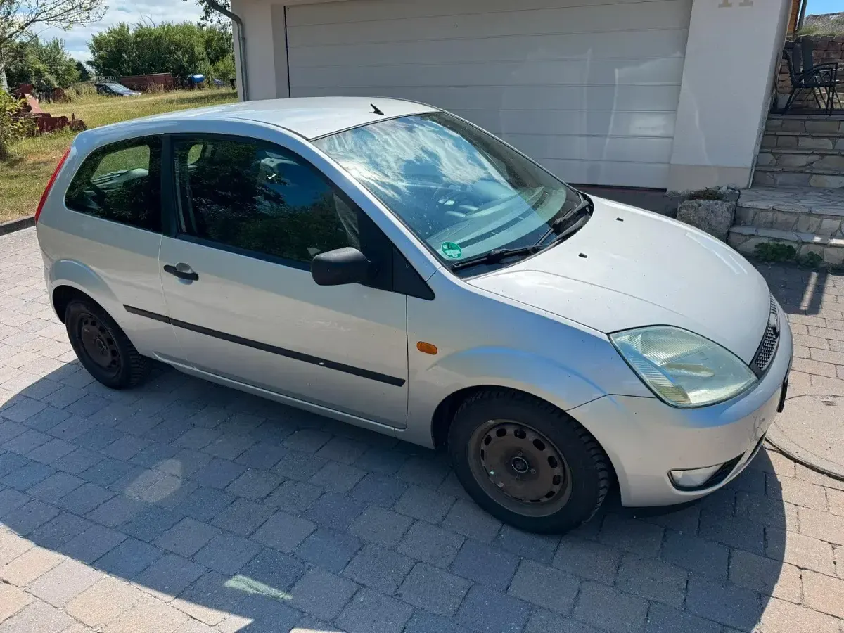 Gebraucht Ford Fiesta 80 PS (58 kW) 2004 Silber Kleinwagen