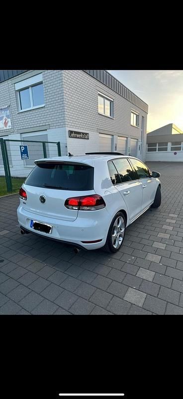 Weiß Gebraucht 2009 VW Golf VI GTI Kleinwagen | 7.999 € (Fairer Preis) - Bild 1/4