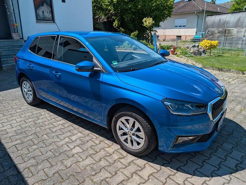 Blau Gebraucht 2021 Skoda Fabia Style Kleinwagen | 18.500 € (Fairer Preis) - Bild 1/4