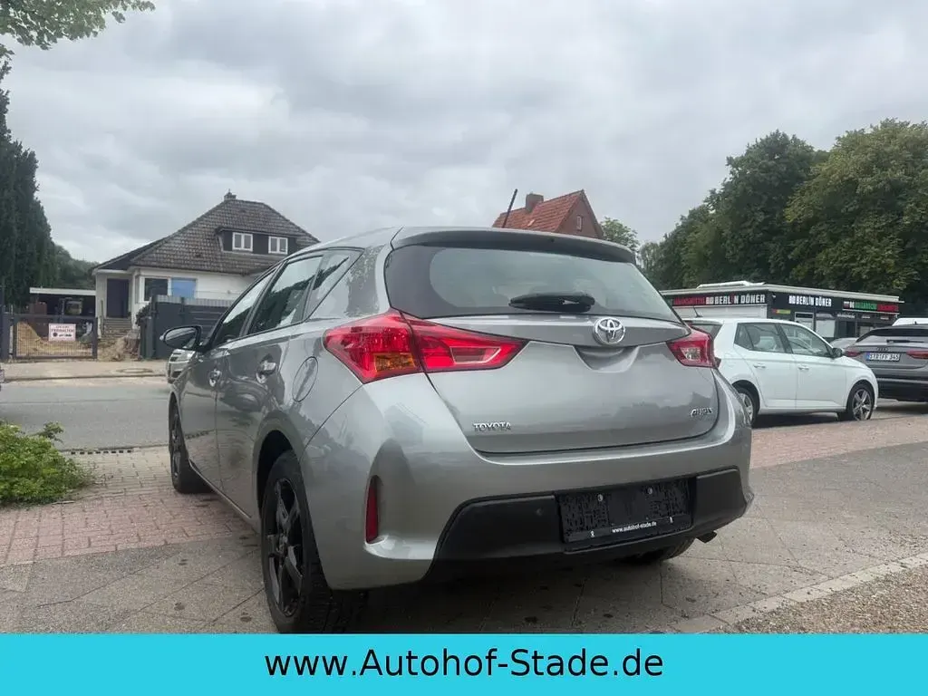 Gebraucht Toyota Auris Cool 99 PS (72 kW) 2015 Silber Limousine