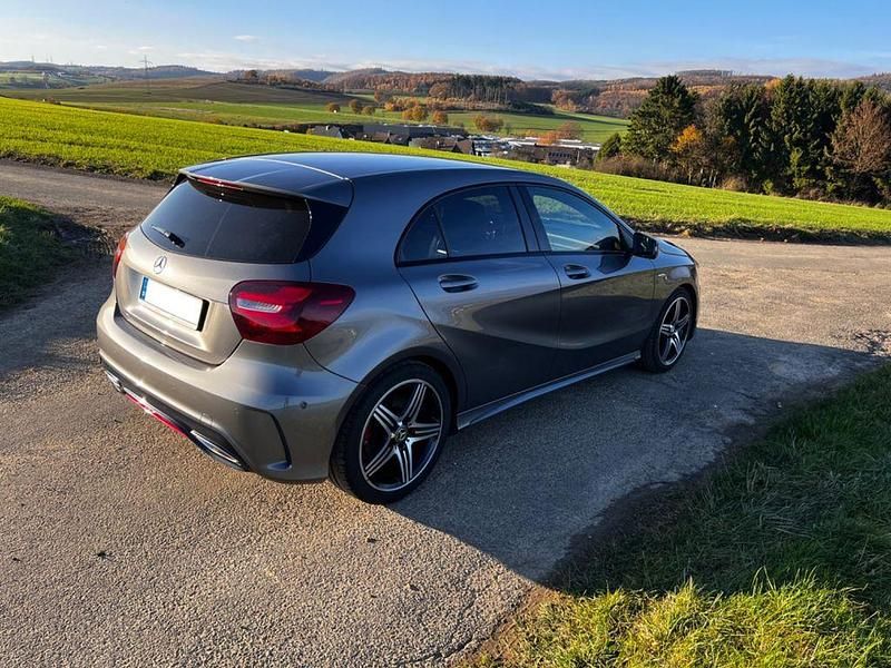 Gebraucht Mercedes A250 AMG line 218 PS (160 kW) 2017 Grau Limousine