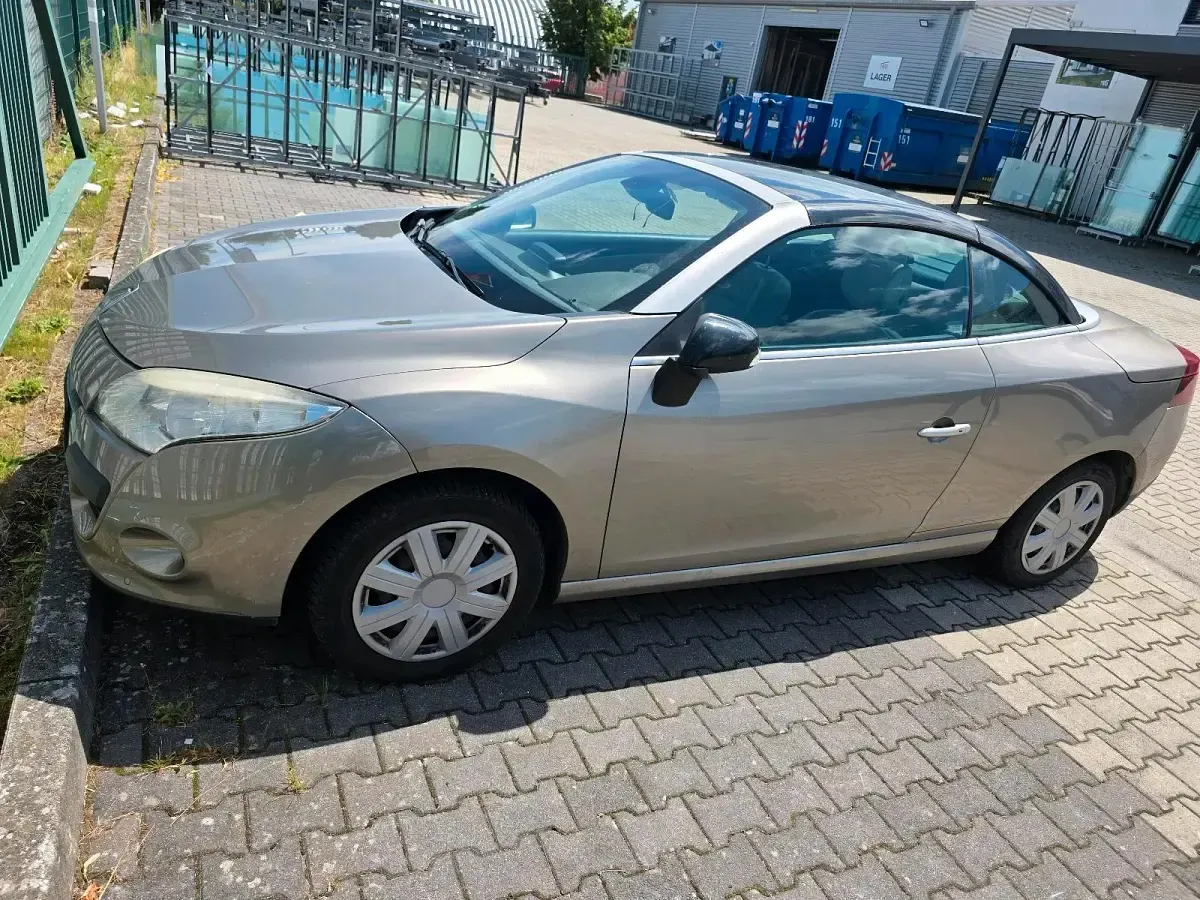 Gebraucht Renault Mégane Cabriolet 102 PS (75 kW) 2010 Gold Cabrio