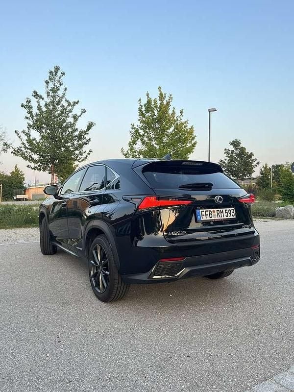 Gebraucht Lexus NX300h E-FOUR 155 PS (114 kW) 2018 Schwarz SUV