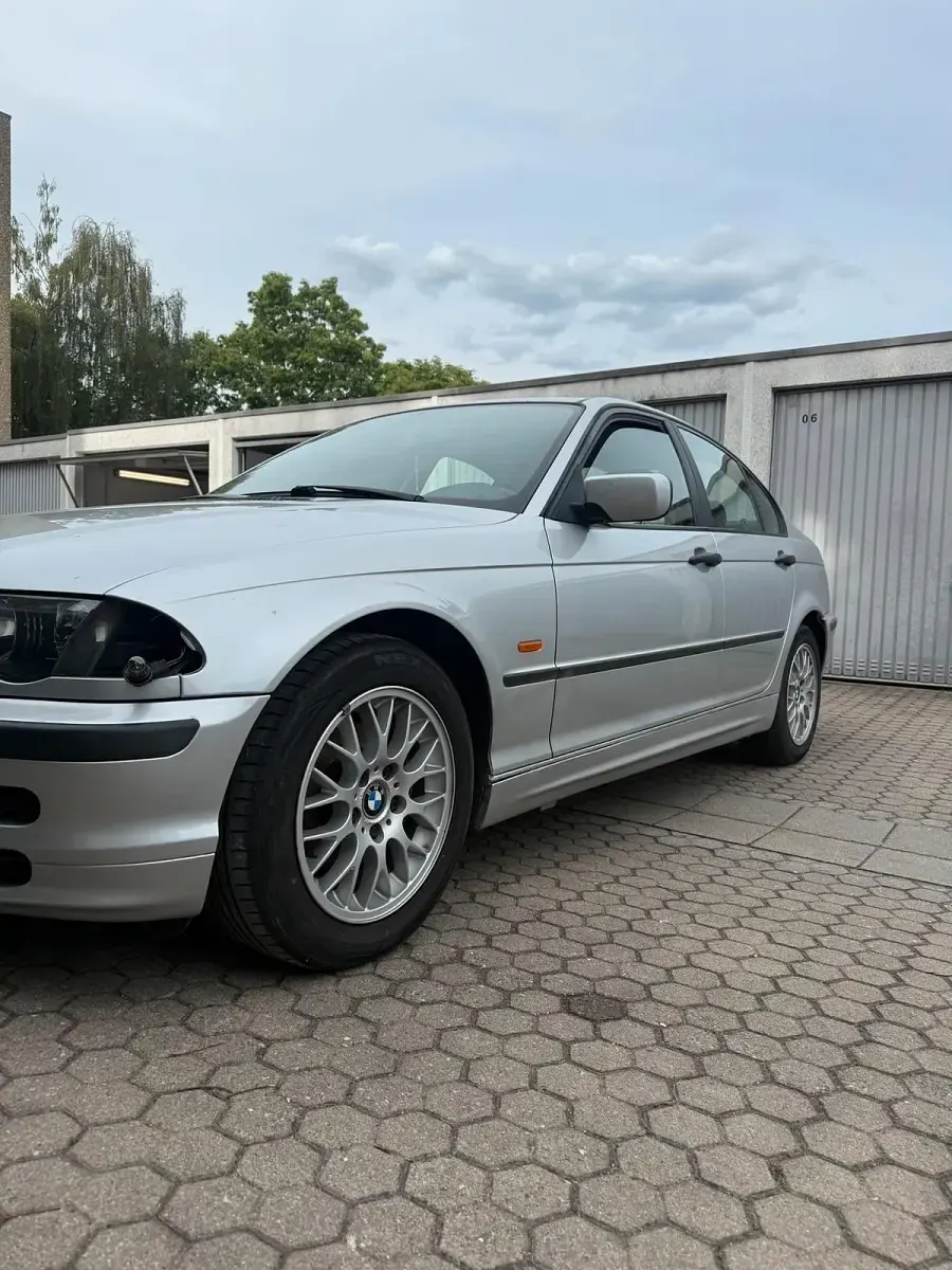 Gebraucht BMW 316 116 PS (85 kW) 2002 Silber Limousine