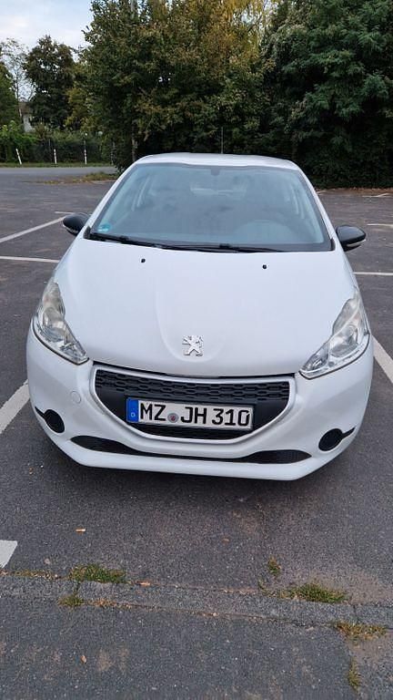 Gebraucht Peugeot 208 68 PS (50 kW) 2013 Weiß Kleinwagen