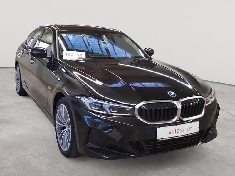 Saphirschwarz metallic Gebraucht 2022 BMW 320e Sport Line Limousine | 29.290 € (Fairer Preis) - Bild 1/4