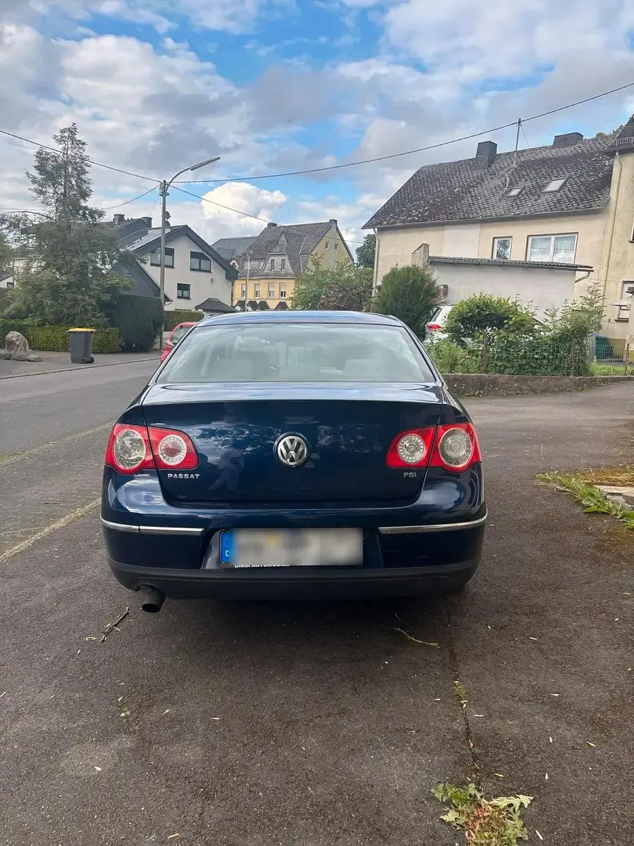 Gebraucht VW Passat 116 PS (85 kW) 2005 Blau Limousine