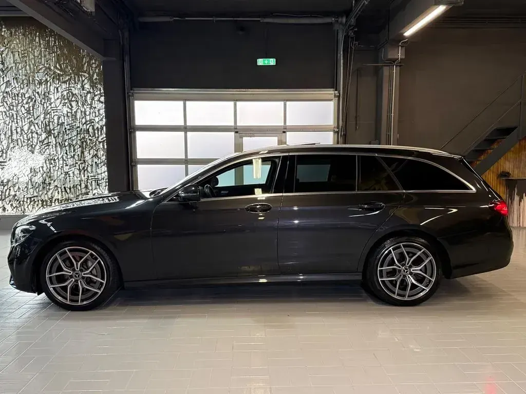 Gebraucht Mercedes E400 AMG line 330 PS (242 kW) 2022 Grau Limousine