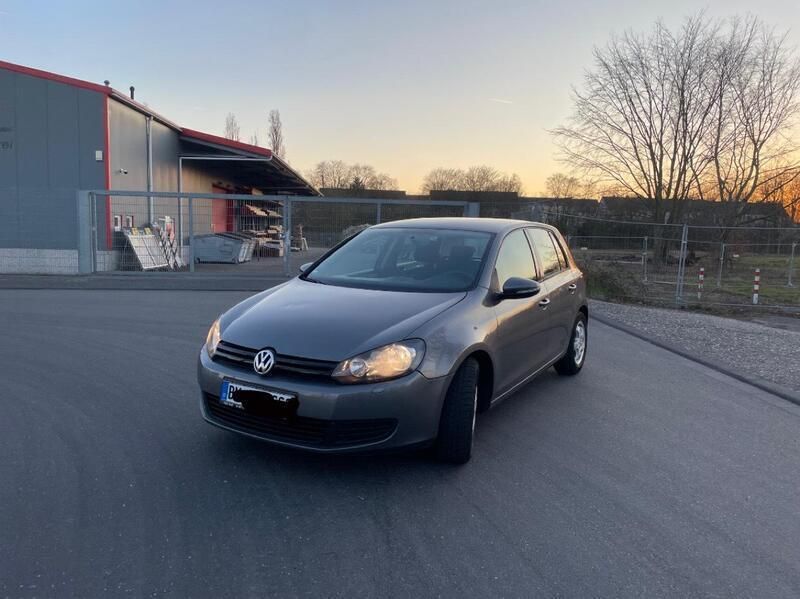 Grau Gebraucht 2010 VW Golf VI Trendline Limousine | 4.500 € - Bild 1/4