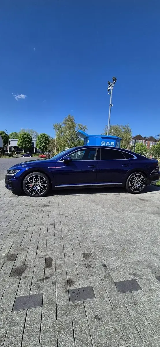 Gebraucht VW Arteon Edition 150 PS (110 kW) 2018 Blau Kleinwagen