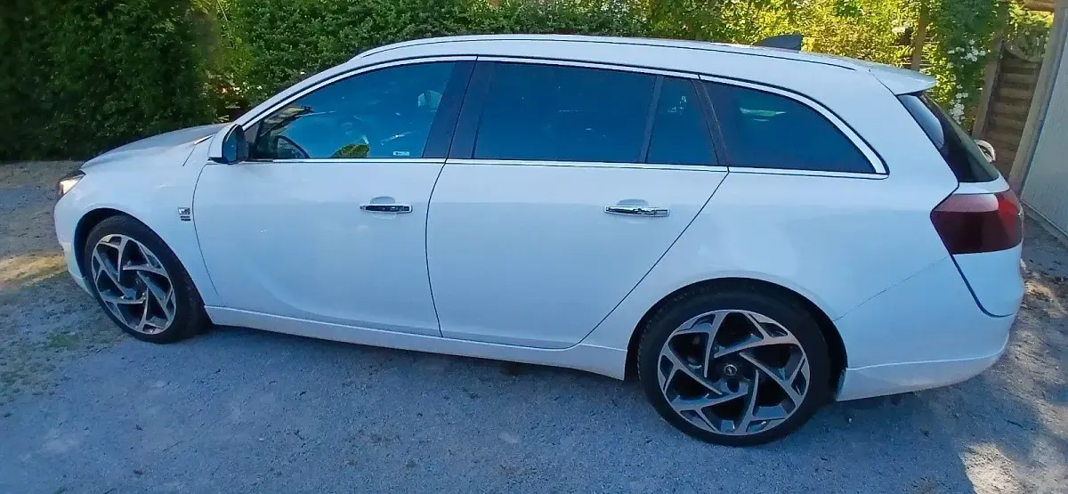 Gebraucht Opel Insignia 170 PS (125 kW) 2016 Weiß Kombi