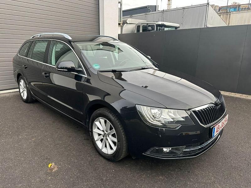 Schwarz Gebraucht 2015 Skoda Superb Ambition Kombi | 13.500 € (Guter Preis) - Bild 1/4