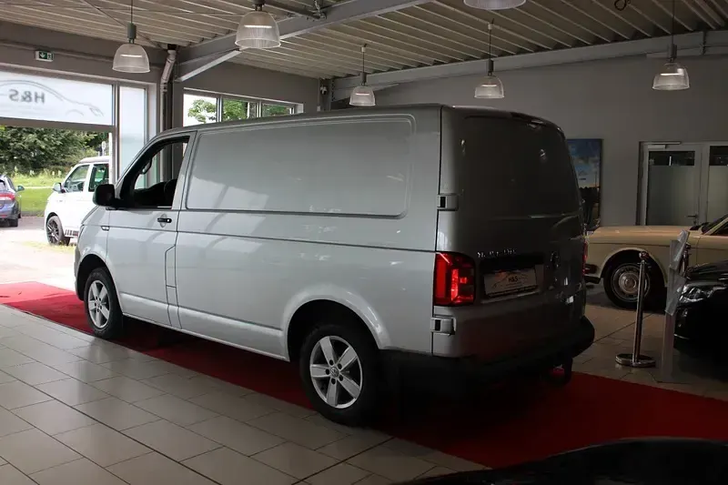 Gebraucht VW T6 150 PS (110 kW) 2016 Reflexsilber Van