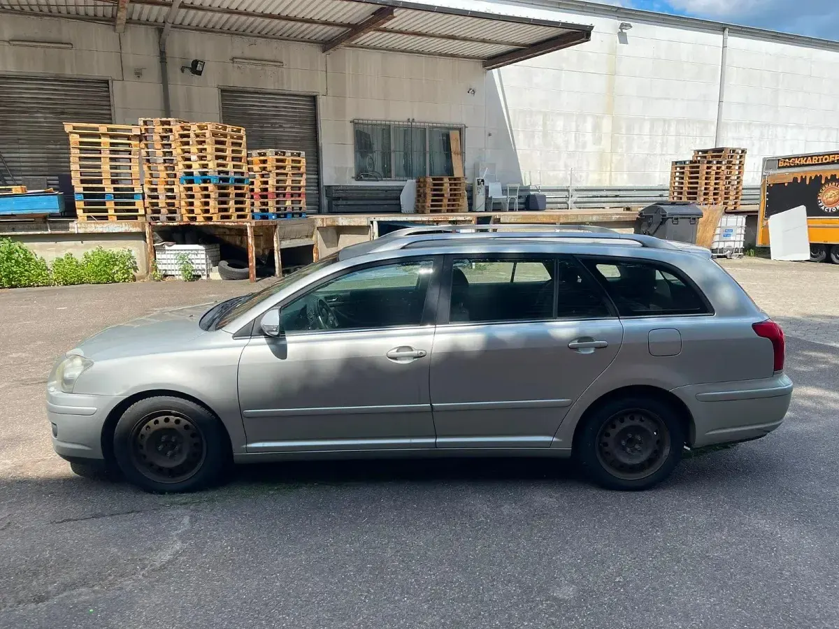 Gebraucht Toyota Avensis 146 PS (107 kW) 2006 Silber Kombi