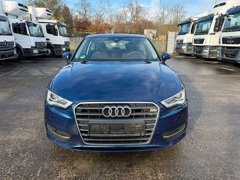 Gebraucht Audi A3 Attraction 105 PS (77 kW) 2013 Blau Limousine