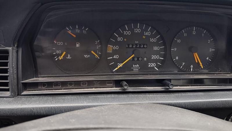 Gebraucht Mercedes 190 107 PS (78 kW) 1991 Grau Limousine