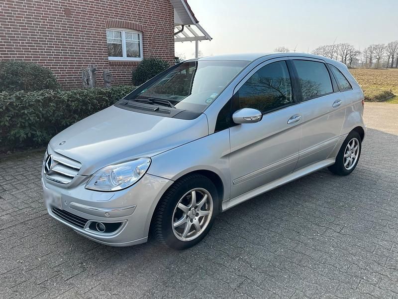 Gebraucht Mercedes B180 109 PS (80 kW) 2007 Silber Van / Kleinbus