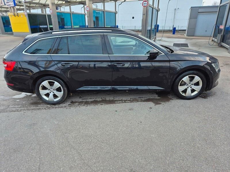 Gebraucht Skoda Superb Ambition 190 PS (139 kW) 2019 Schwarz Kombi