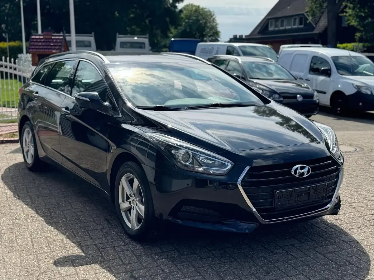 Gebraucht Hyundai i40 116 PS (85 kW) 2016 Schwarz Kombi