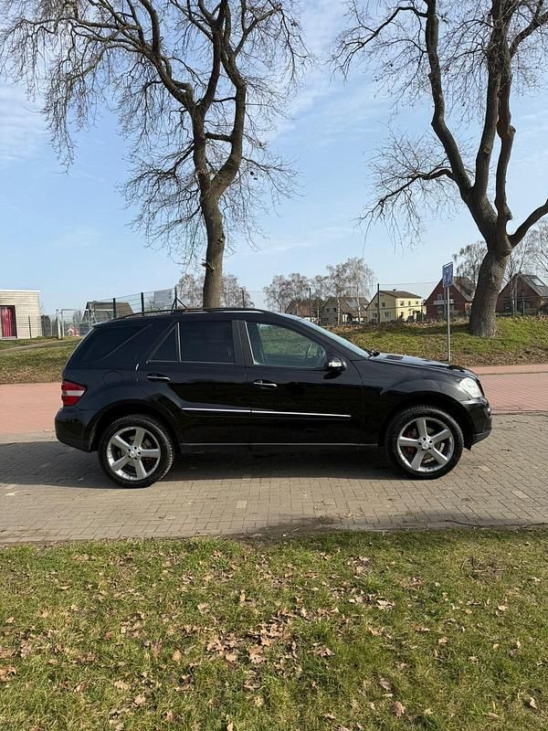 Gebraucht Mercedes ML320 225 PS (165 kW) 2007 Schwarz SUV