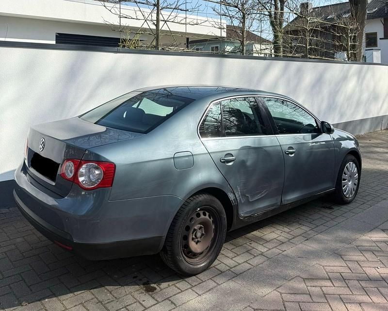 Gebraucht VW Jetta 103 PS (75 kW) 2007 Grau Limousine