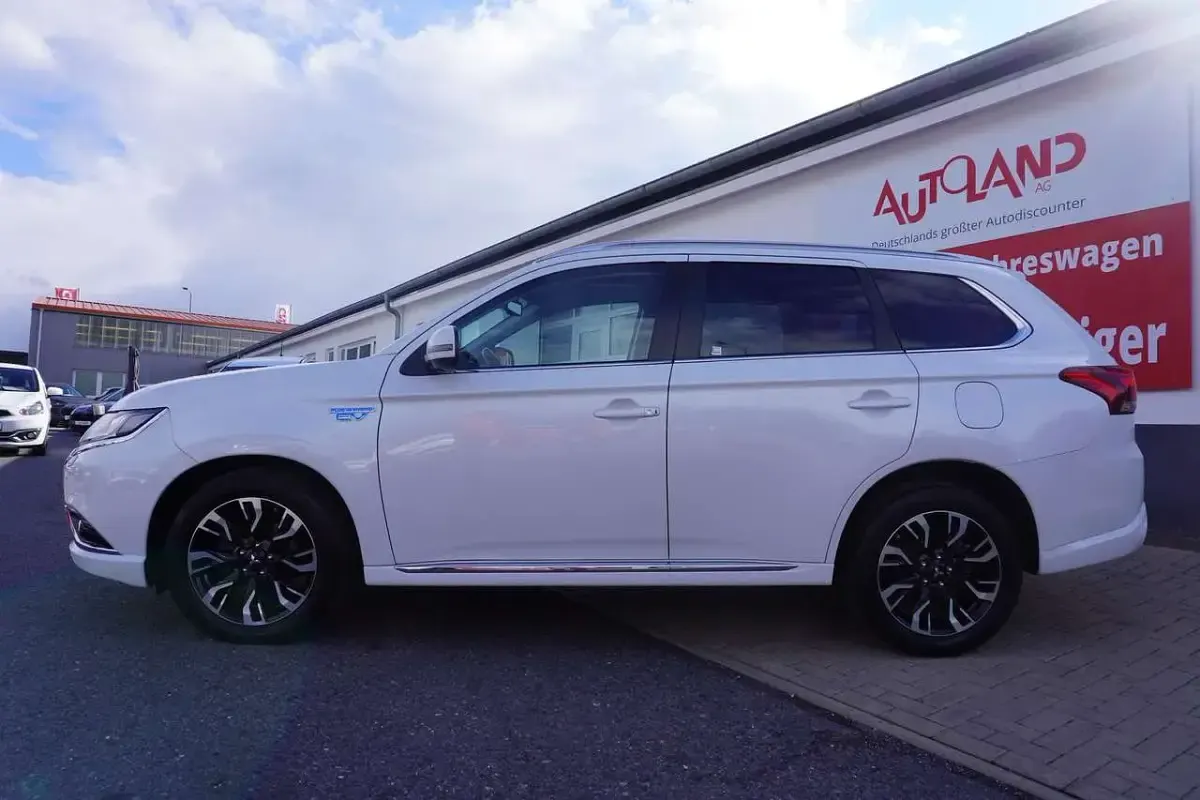 Gebraucht Mitsubishi Outlander P-HEV Top 203 PS (149 kW) 2017 Weiß SUV