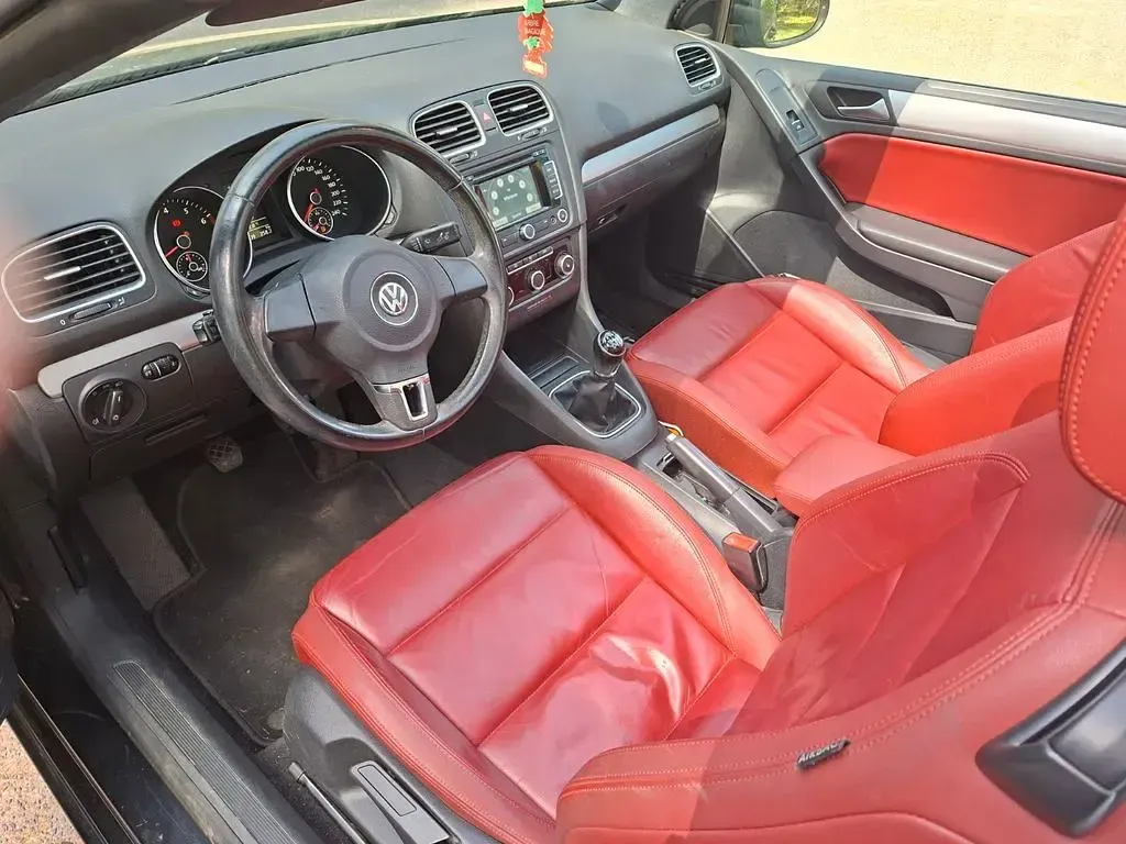 Second-hand VW Golf Cabriolet 122 CP (89 kW) 2012 Negru Cabrio