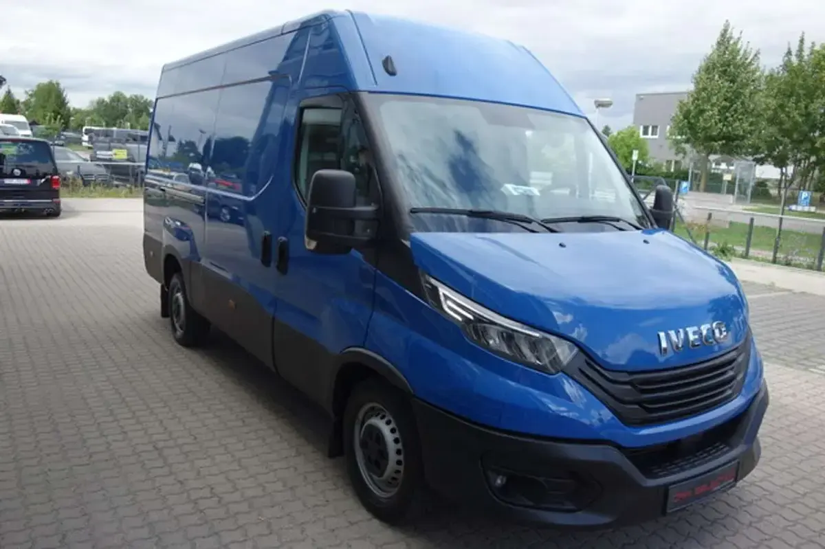 Gebraucht Iveco Daily 175 PS (128 kW) 2022 Blau Van / Kleinbus