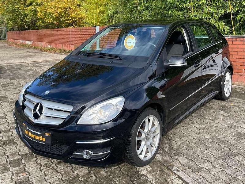 Kosmosschwarz Gebraucht 2010 Mercedes B180 Van / Kleinbus | 6.450 € (Fairer Preis) - Bild 1/4