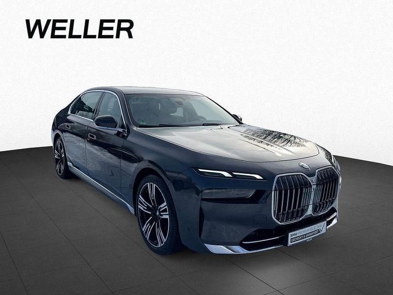 Gebraucht BMW 740 Comfort Edition 299 PS (219 kW) 2024 Sophistograu (grau) Limousine