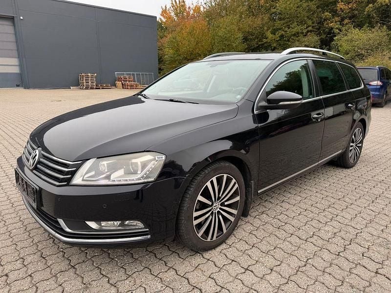 Schwarz Gebraucht 2012 VW Passat Highline Limousine | 4.300 € - Bild 1/4