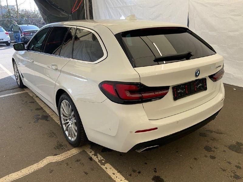 Gebraucht BMW 520 204 PS (150 kW) 2022 Weiß Limousine