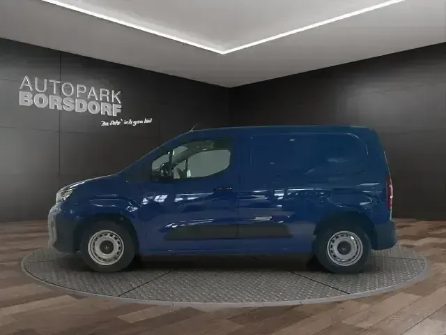 Neu Opel Combo Basis 111 PS (81 kW) 2025 Blau Van / Kleinbus