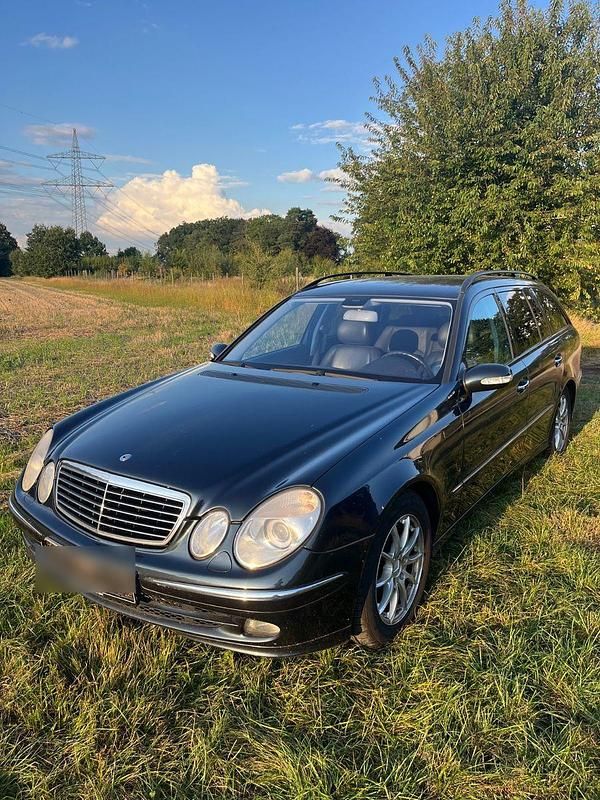 Blau Gebraucht 2006 Mercedes E220 Avantgarde Kombi | 2.300 € (Superpreis) - Bild 1/4