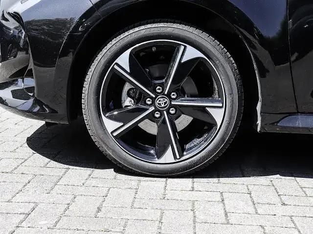 Gebraucht Toyota Yaris Hybrid Team 116 PS (85 kW) 2023 Schwarz Limousine